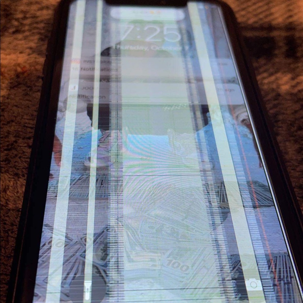 iPhone11 no crack damage in the inside still works